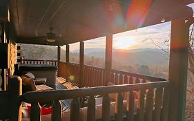 Smoky Paws - Exceptional Cabin, Stunning Mountain Views, Hot Tub, Tranquil, Gigabit Internet, Free L2 Ev
