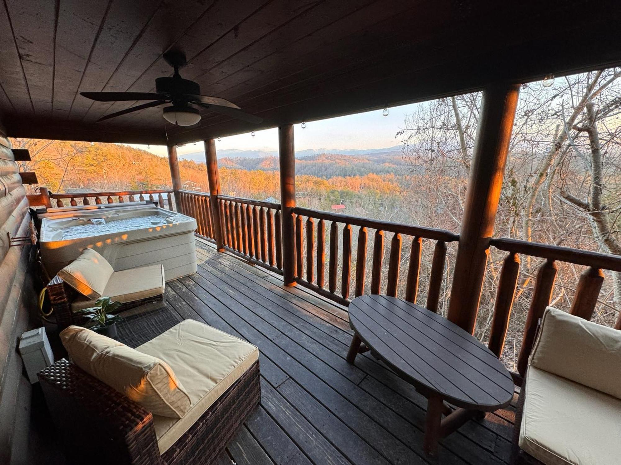 Smoky Paws - 5-Star Cabin, Stunning Mountain Views, New Hot Tub, Tranquil, Gigabit Internet, Free L2 Ev Villa Pigeon Forge Exterior photo