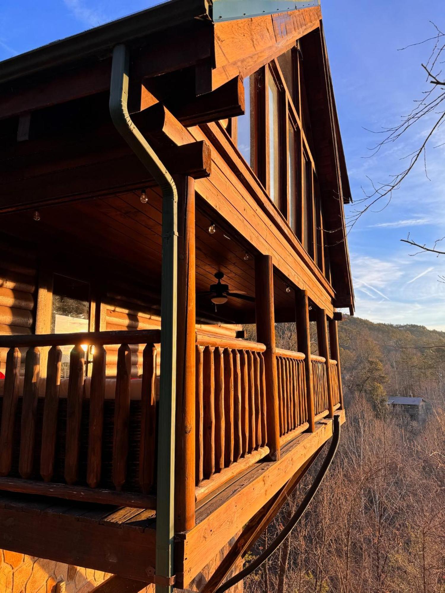 Smoky Paws - 5-Star Cabin, Stunning Mountain Views, New Hot Tub, Tranquil, Gigabit Internet, Free L2 Ev Villa Pigeon Forge Exterior photo