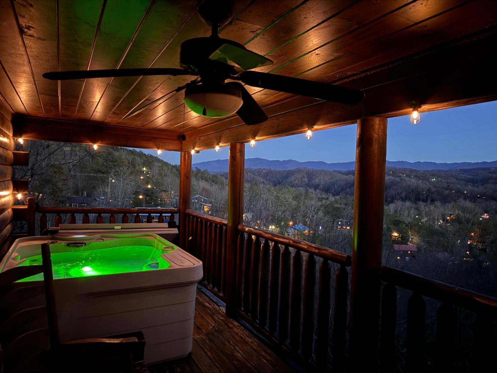 Smoky Paws - Exceptional Cabin, Stunning Mountain Views, Hot Tub, Tranquil, Gigabit Internet, Free L2 Ev Pigeon Forge Exterior photo