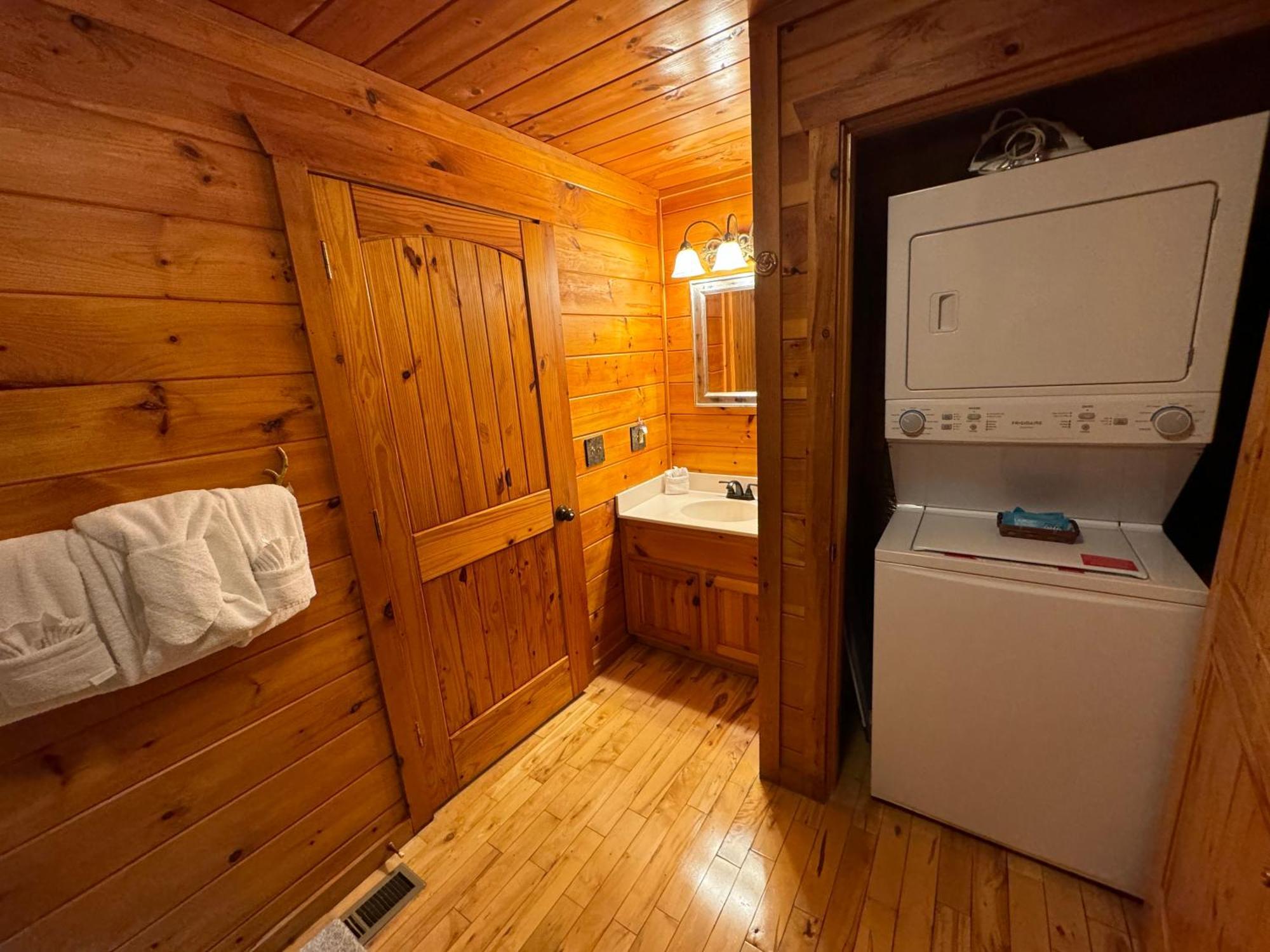 Smoky Paws - Exceptional Cabin, Stunning Mountain Views, Hot Tub, Tranquil, Gigabit Internet, Free L2 Ev Pigeon Forge Exterior photo