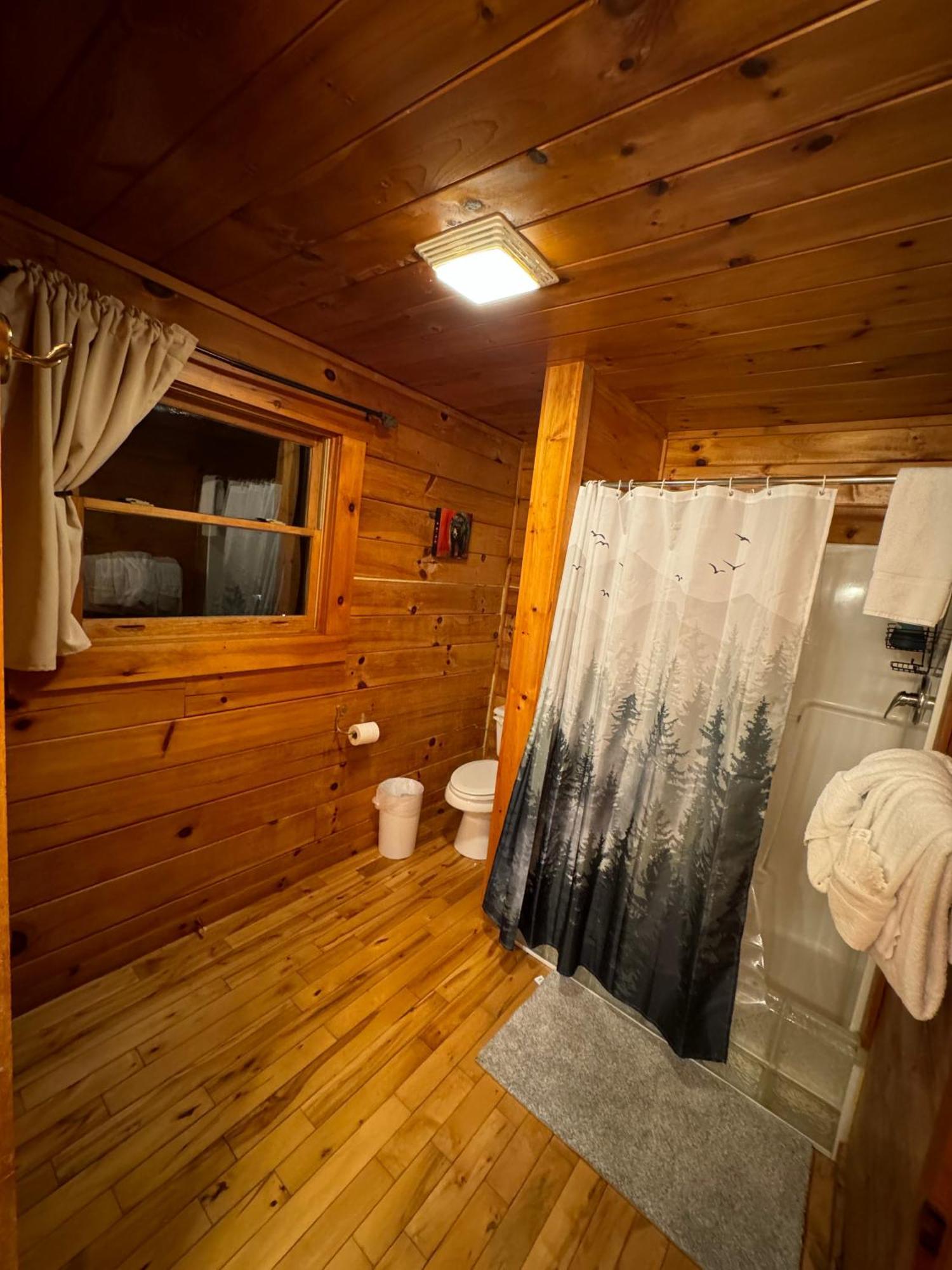 Smoky Paws - 5-Star Cabin, Stunning Mountain Views, New Hot Tub, Tranquil, Gigabit Internet, Free L2 Ev Villa Pigeon Forge Exterior photo